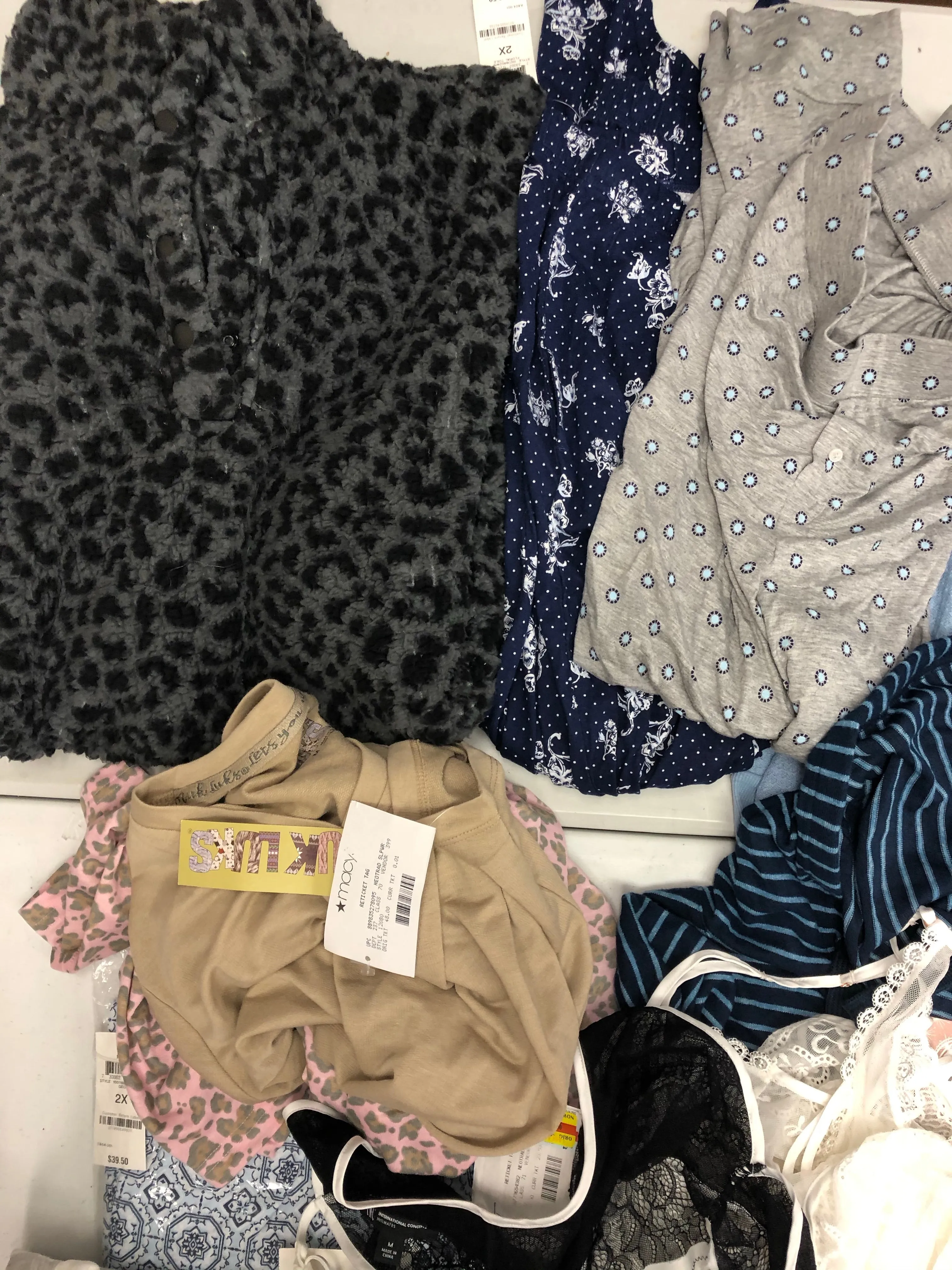Women's Clothing Pajama Wholesale Lot, Charter Club, Muk Luks, Family PJS, Alfani and more, 16 Units, Shelf Pulls, MSRP $702.95