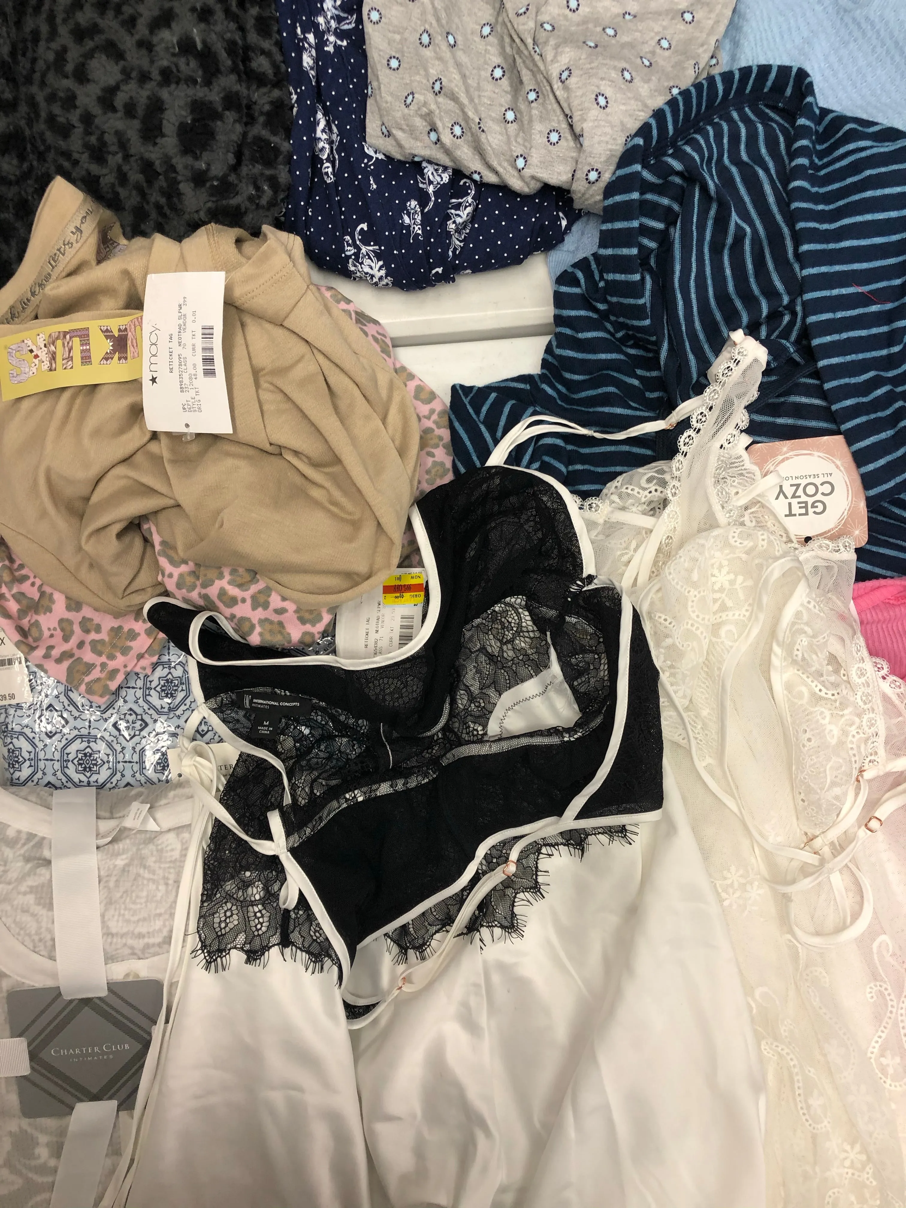 Women's Clothing Pajama Wholesale Lot, Charter Club, Muk Luks, Family PJS, Alfani and more, 16 Units, Shelf Pulls, MSRP $702.95